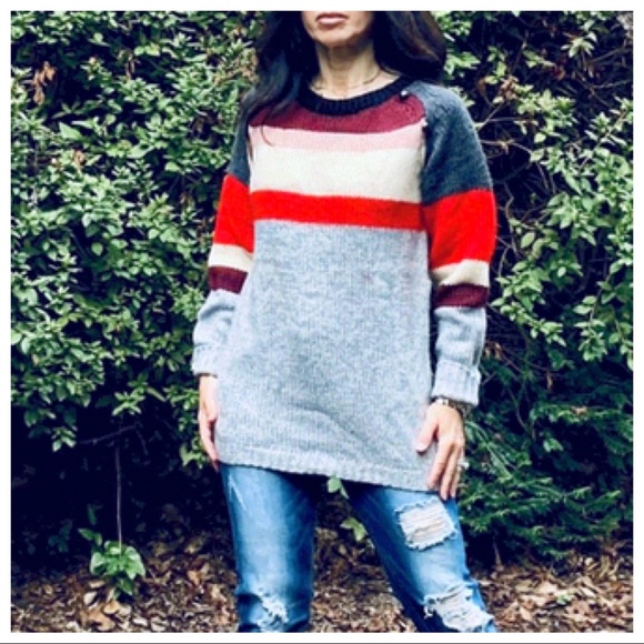Sweaters - ✨LAST ONE✨color block sweater with buttons trim